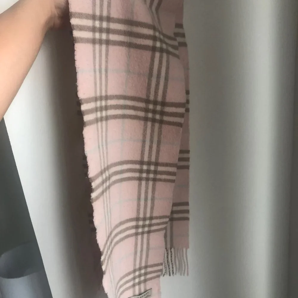 Authentic Burberry Scarf Merino Wool - Picture 2 of 2